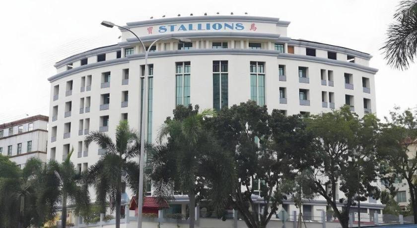 Stallions Suites Penang Jelutong Exterior foto